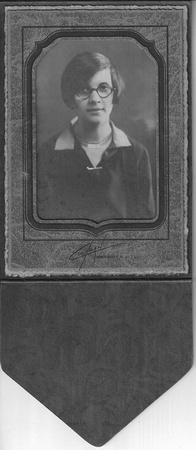 Photo_Unknown Portraits_Cochran of Woodbury_young woman w glass
