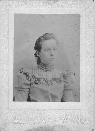 Photo_Unknown Portraits_1020 Arch St_unknown woman